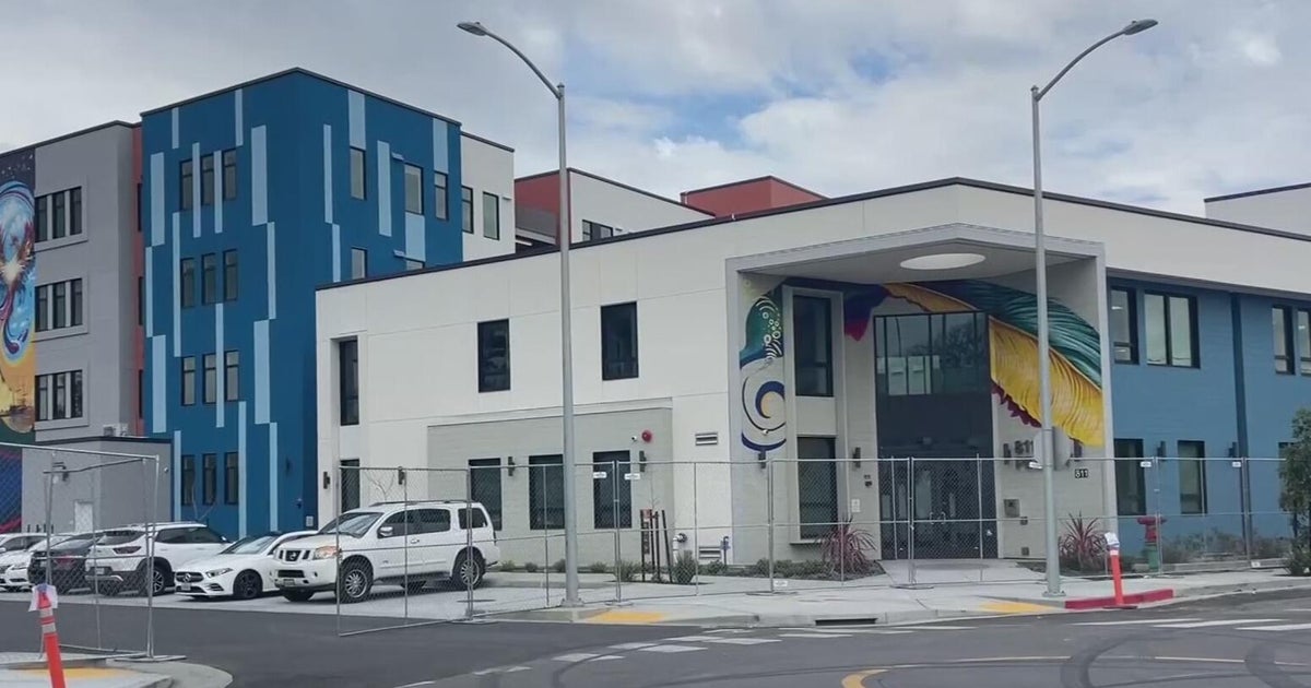 Oakland apartment complex for homeless residents yet to open