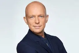 Hilton Tops New Gov Poll, Warns of GOP “Spoiler”