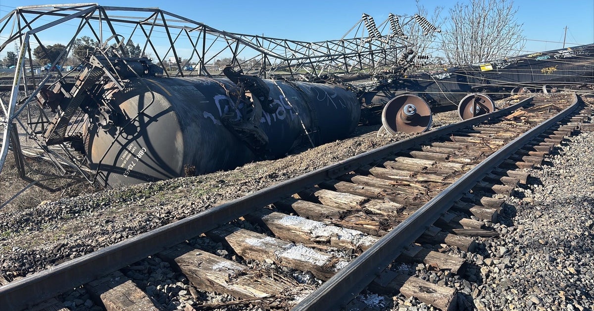 After Stockton derailment, California lawmaker pushes for tougher rail safety rules