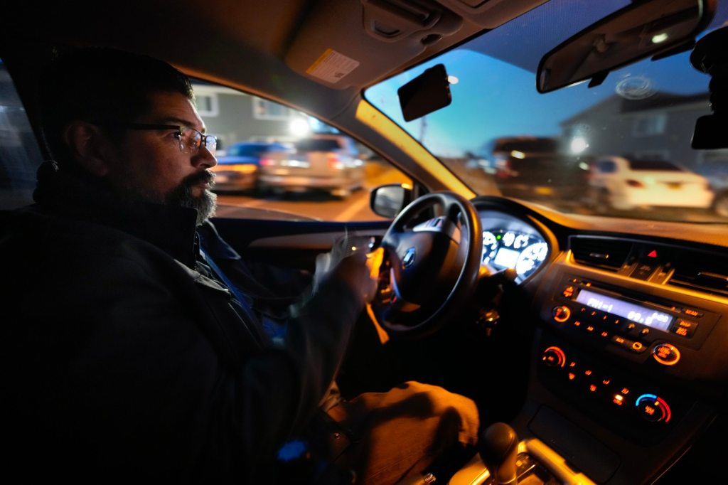 The San Diegans signing up to watch ICE – San Diego Union-Tribune