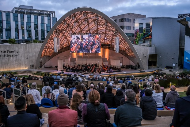 Mainly Mozart Music Director Michael Francis leads an All-Star Orchestra Festival concert at the Epstein Family Amphitheater at UC San Diego in La Jolla (Ken Jacques)