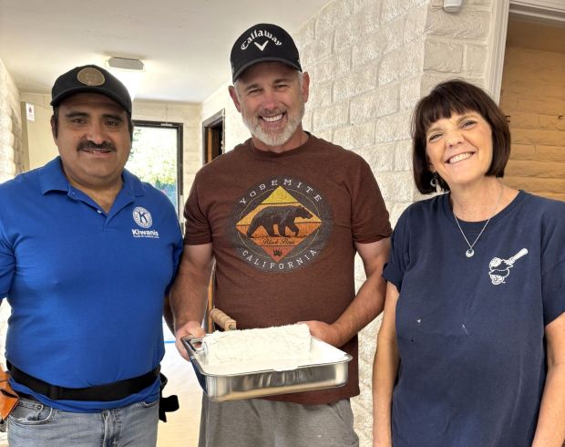 Vista Kiwanis club paints clinic