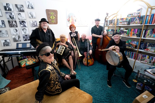 Sue Palmer and Her Motel Swing Orchestra celebrates their 25th anniversary on April 1. Left-to-right, Sue Palmer, Jonny Viau, Liz Ajuzie, April West, Steve Wilcox, Pete Harrison and Sharon Shufelt. (Nelvin C. Cepeda / The San Diego Union-Tribune)
