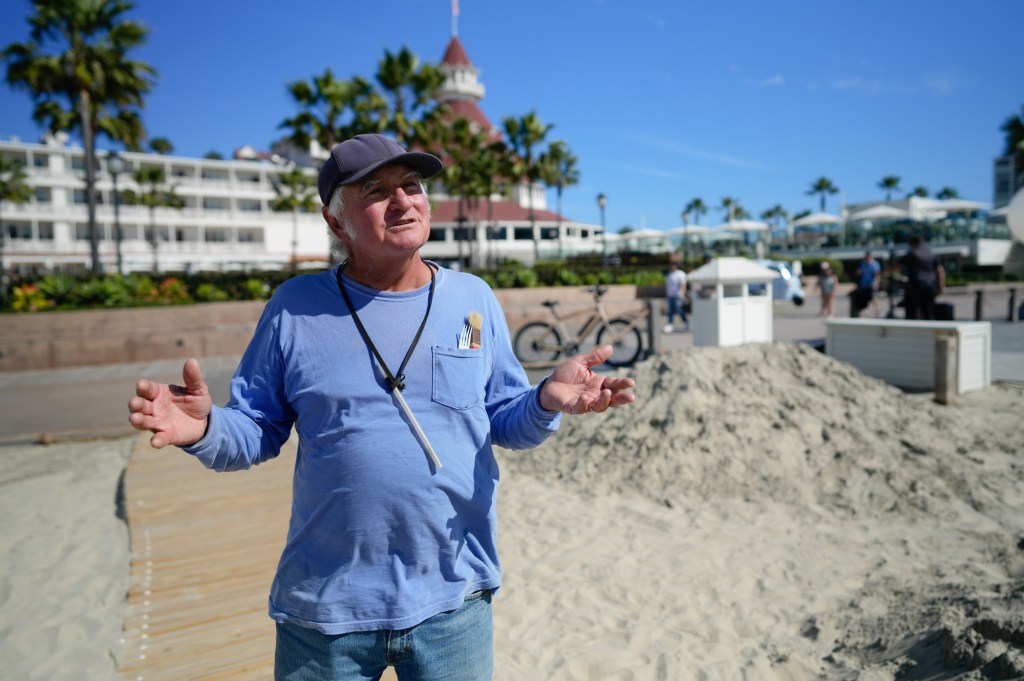 Hotel del Coronado boots Sandcastle Man from his yearslong spot on the beach – San Diego Union-Tribune