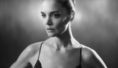 Katie Holmes is ready to climb theater’s highest mountain – San Diego Union-Tribune