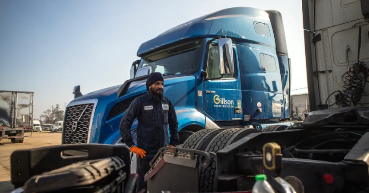 Judge pauses CA’s plans to cancel trucking licenses for immigrants