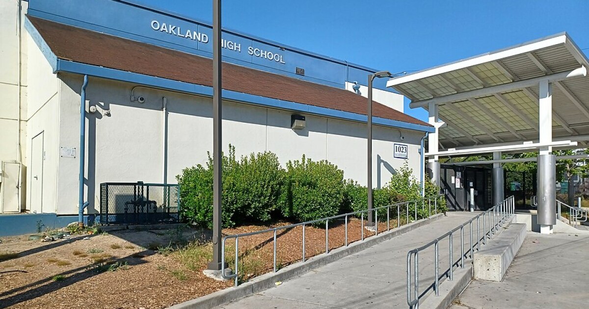 Oakland teachers authorize strike | KALW