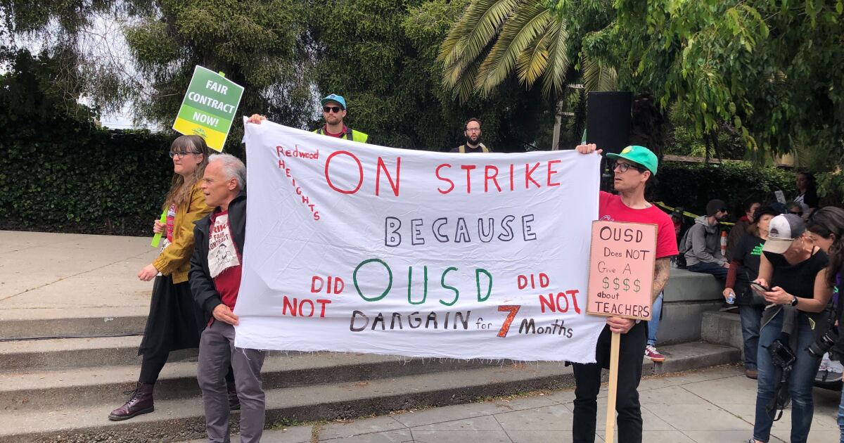 Oakland teachers rally to press demands for new contract