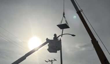 LA leaders want to increase frozen streetlight repair budget but need property owners to buy in