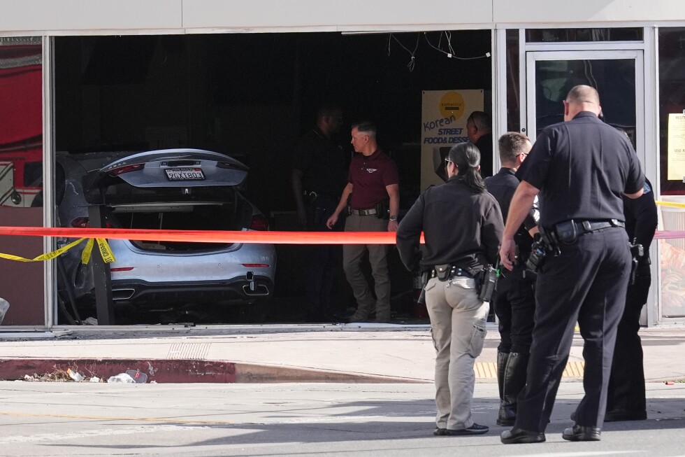 Car slams into Los Angeles grocery store, killing 3 and injuring 6