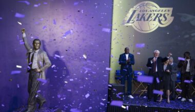 During statue unveiling, Pat Riley reminds Lakers of keys to winning