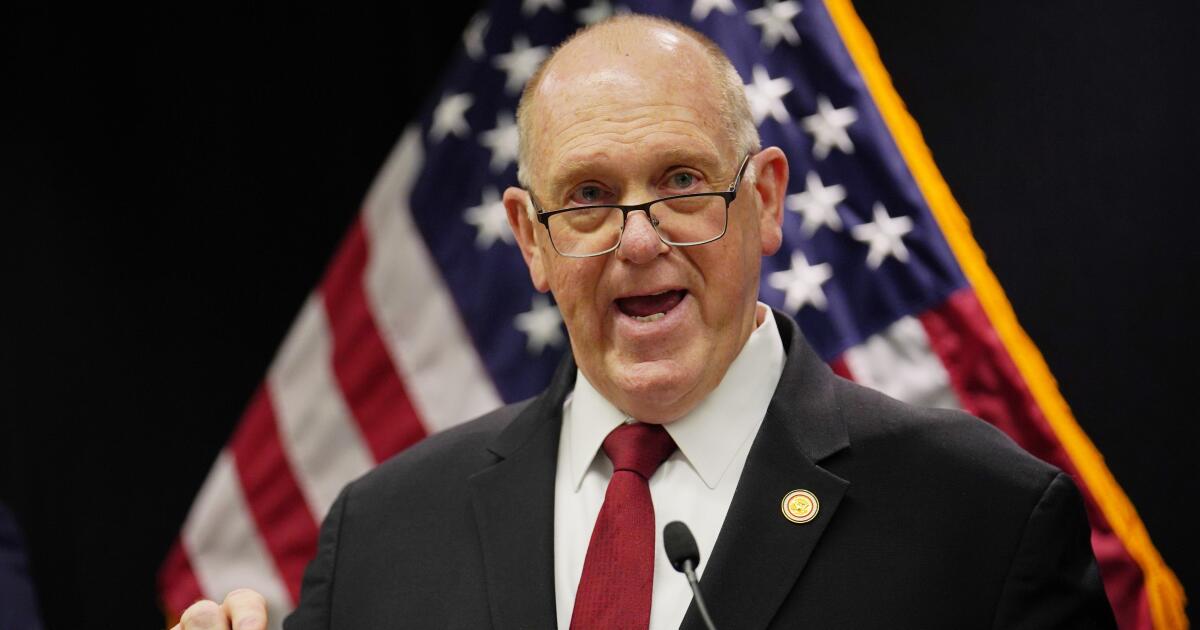 Homan announces 700 immigration officers to immediately leave Minnesota