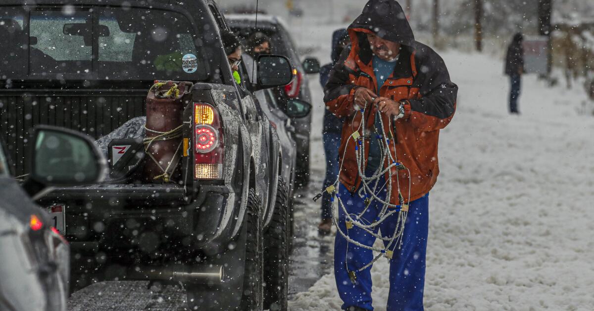 Snow chains on the 101? Erroneous travel alert baffles Thousand Oaks