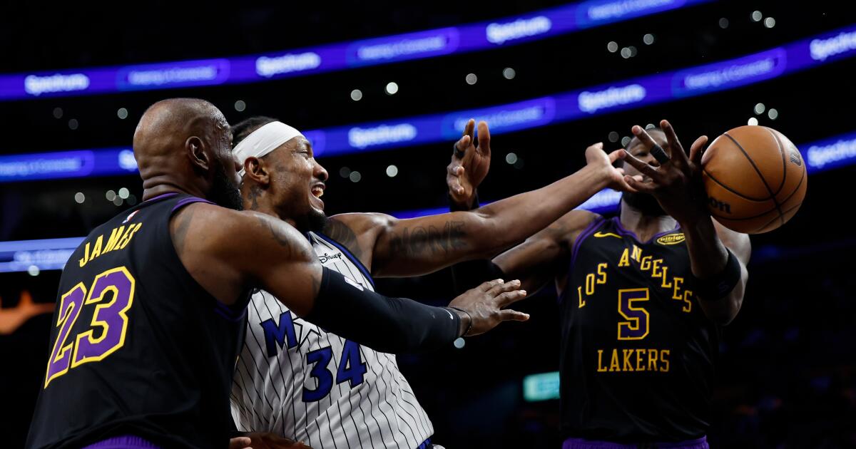 LeBron James' buzzer-beater misses as Lakers fall to Magic
