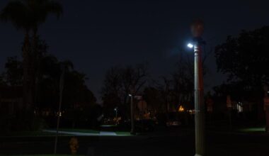 L.A. streetlights take a year to fix. City Council touts solar power