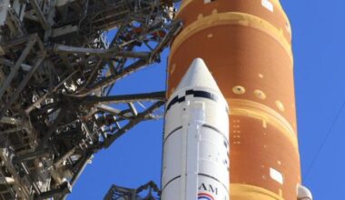 NASA delays astronaut moon mission again after new rocket problem