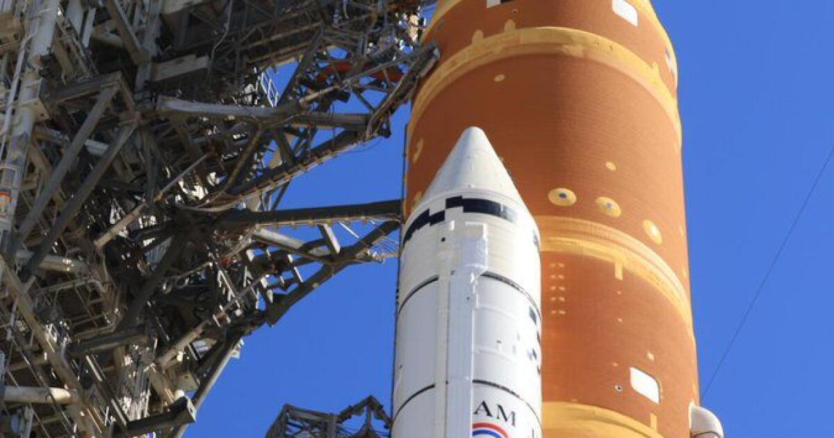 NASA delays astronaut moon mission again after new rocket problem