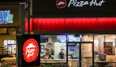 Pizza Hut closing hundreds of locations around the U.S.