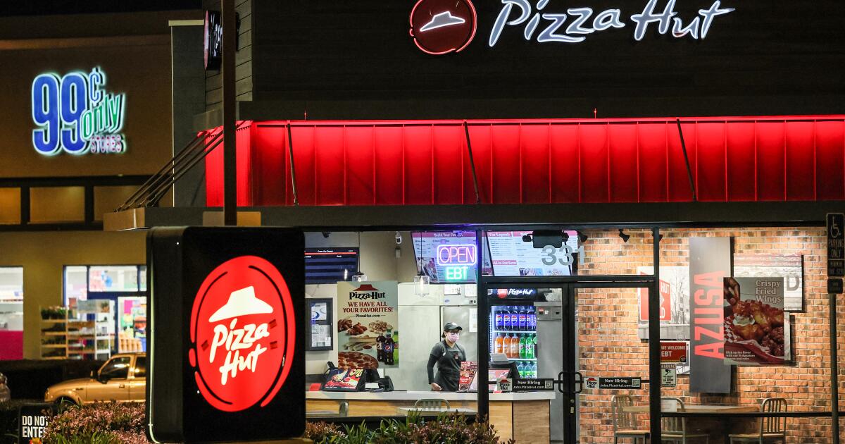 Pizza Hut closing hundreds of locations around the U.S.