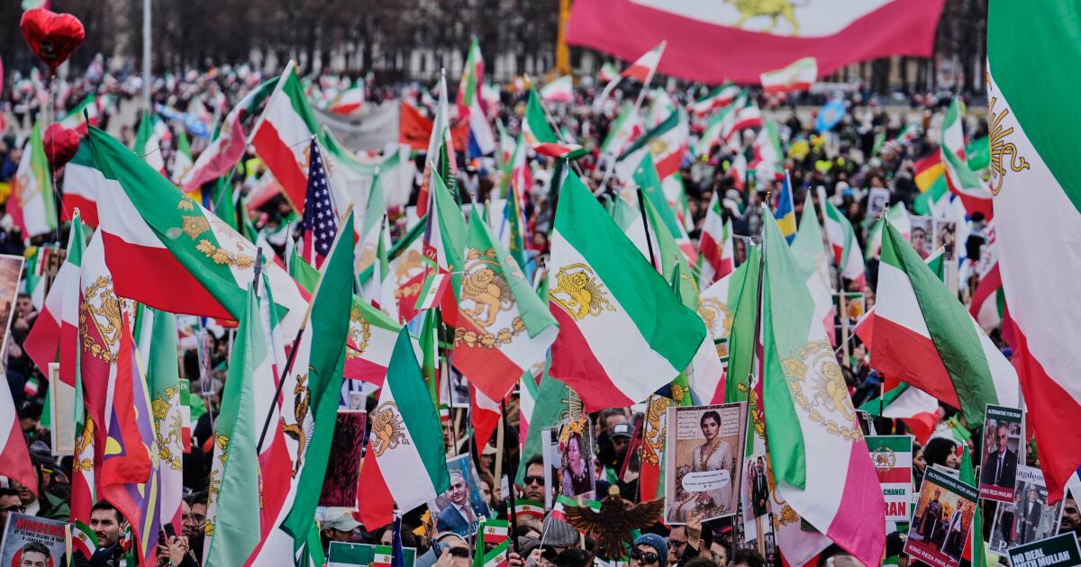 Crown prince urges world to stand with people of Iran as 250,000 rally in Munich