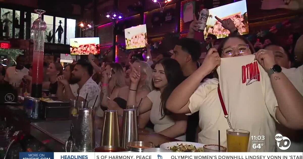 Crowds pack downtown San Diego Bar for 'Benito Bowl'