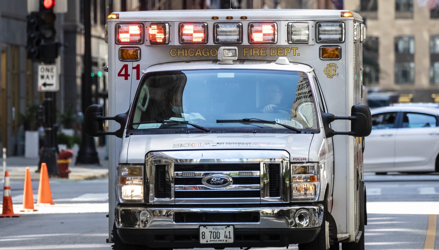 Man found shot to death in Oakland neighborhood