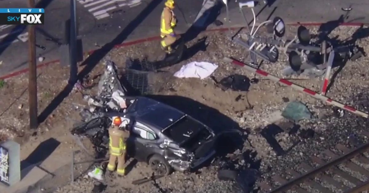 Deadly Metrolink crash in Glendale under investigation