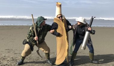 Razor Clam Dates Set for Washington Coast, Beginning Valentine's Day