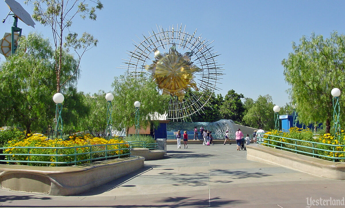 Sunshine Plaza, Sun Icon, and Wave Fountain