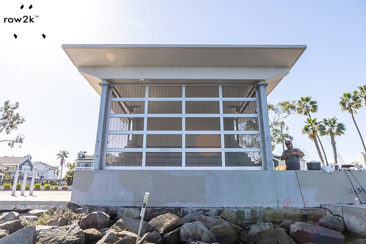 Current finish line judges hut