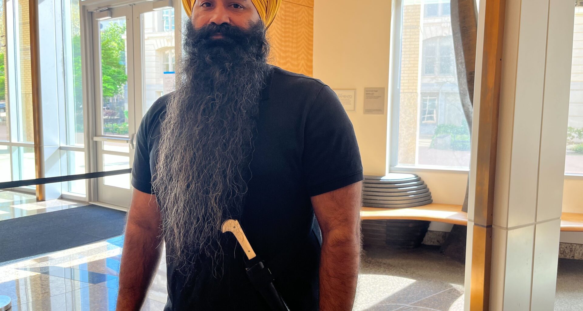 Sacramento to allow religious kirpan dagger in city council chambers