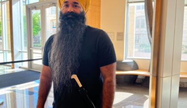 Sacramento to allow religious kirpan dagger in city council chambers