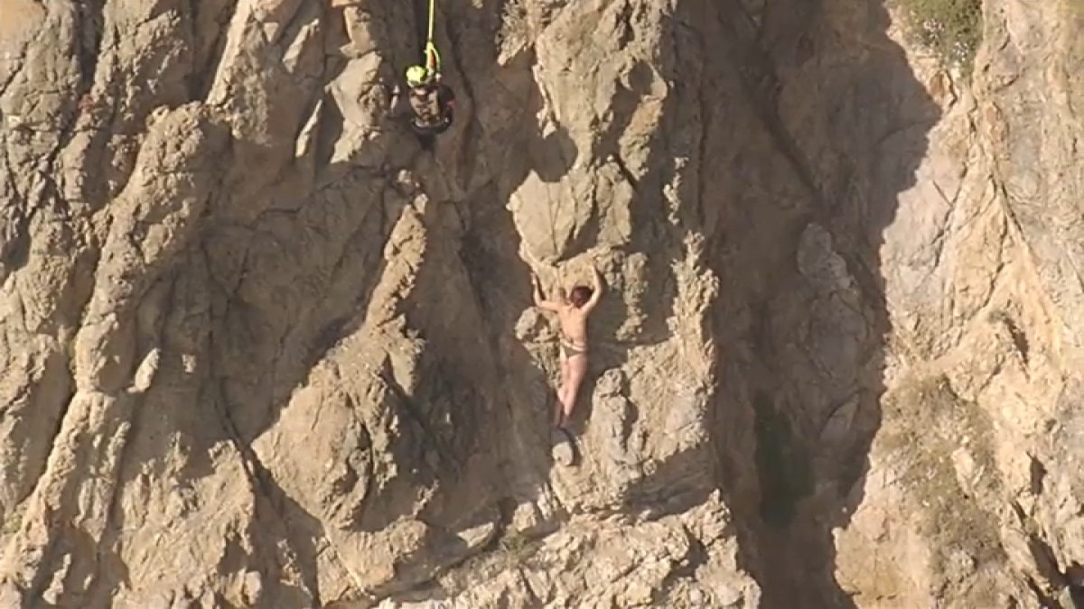 Woman rescued from cliff at San Francisco’s Ocean Beach – NBC Bay Area