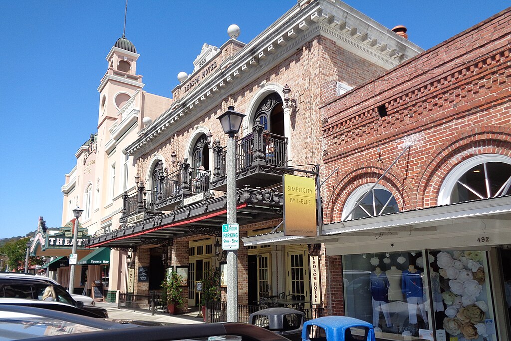 street view of sonoma plaza