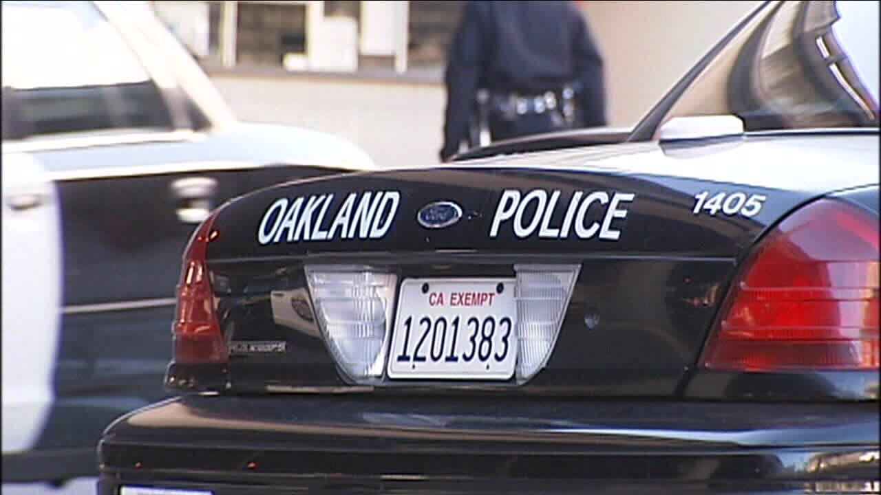 Oakland police arrest peeping prowler