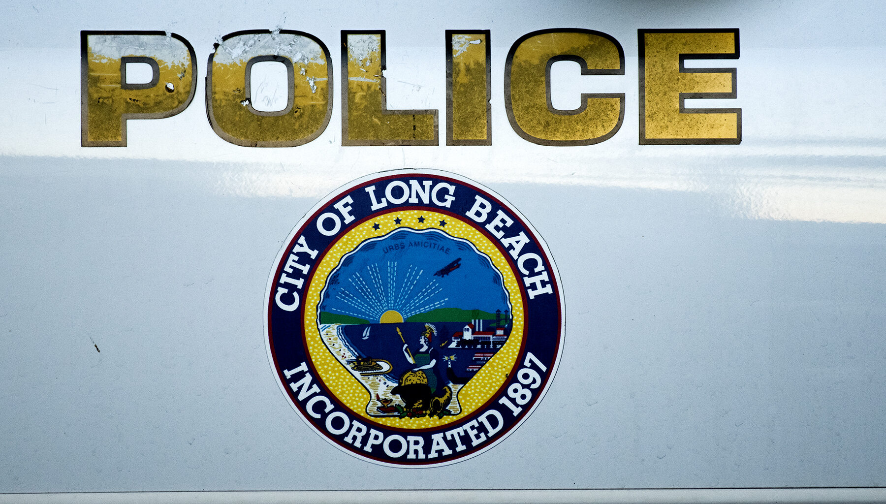 Motorcyclist dies after slamming into pole during crash on Shoreline Drive, police say • Long Beach Post News