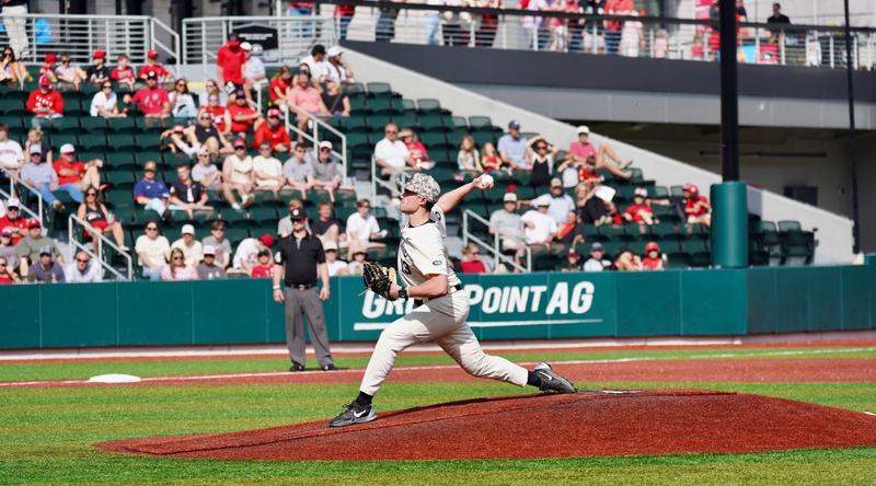 Golden Grizzlies' 12 Hits Come up Short in 4-3 Final at No. 9/11 Georgia