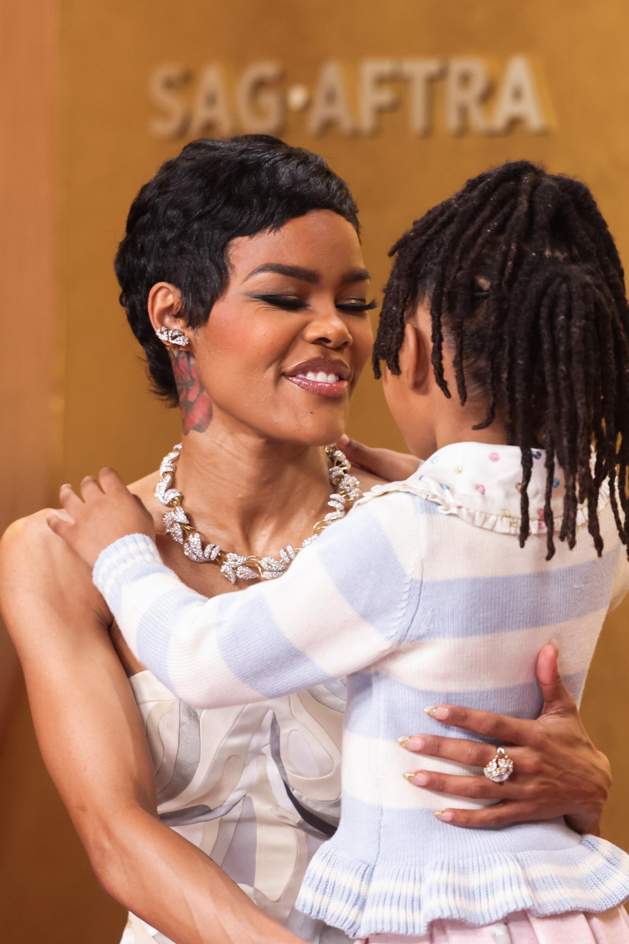 Teyana Taylor and her daughter Rue Rose Shumpert on the red carpet. 