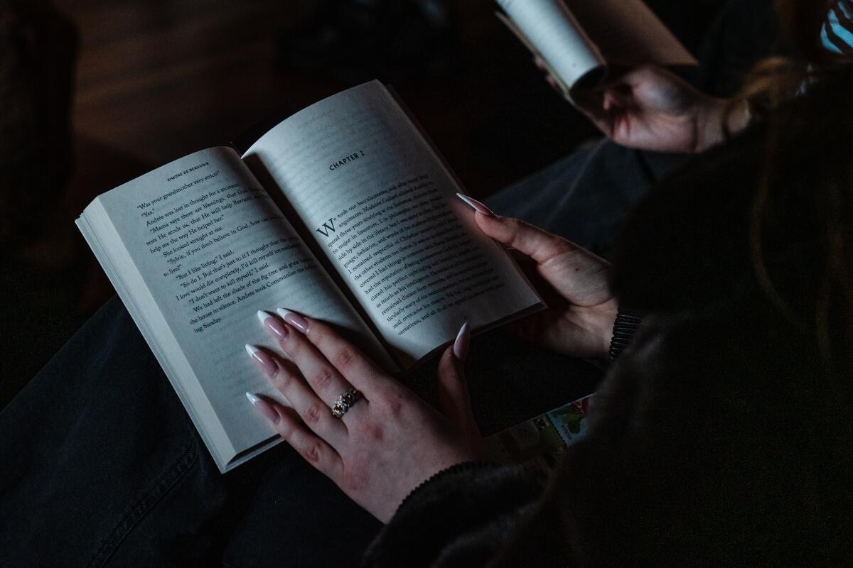 The event focuses on reading feminist and queer literature.