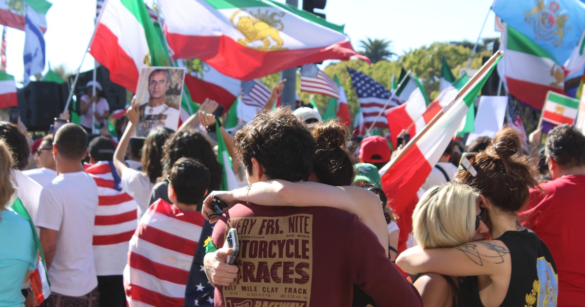 USC students with ties to the Middle East face fear, uncertainty after U.S.-Israel strikes on Iran – Annenberg Media