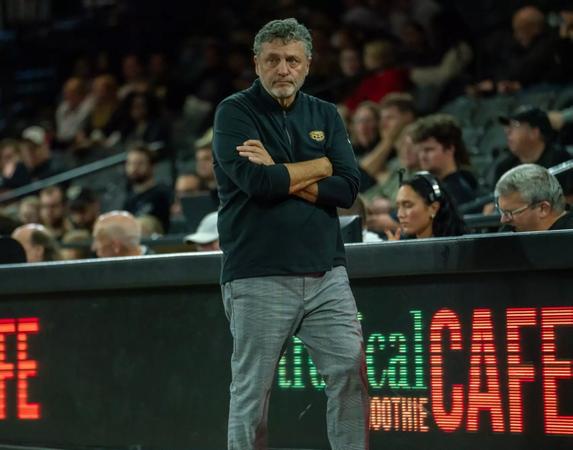 Kampe Named Finalist for 2025-26 Skip Prosser Man of the Year Award