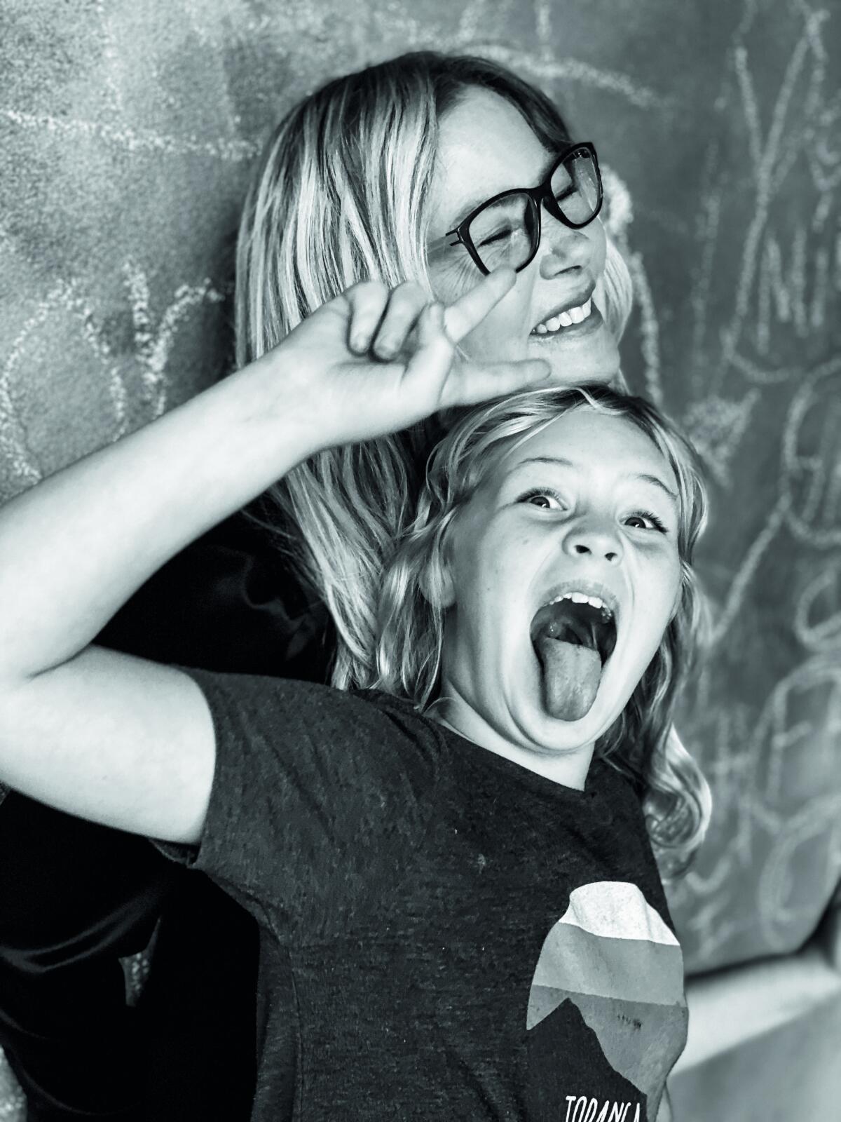 A black and white photo of Christina Applegate with her daughter.