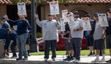 Maintenance, water division employees on strike in the city of Orange – Orange County Register