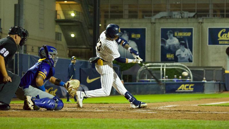 Bears Rout Roadrunners, Win 7th Straight