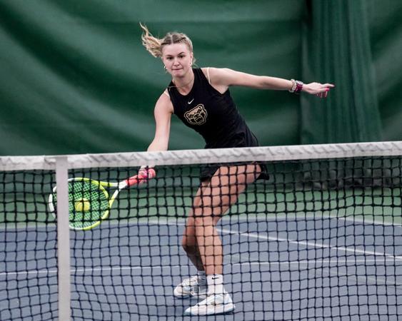 Women’s Tennis Handles Redlands Before Falling to Hot Anteaters