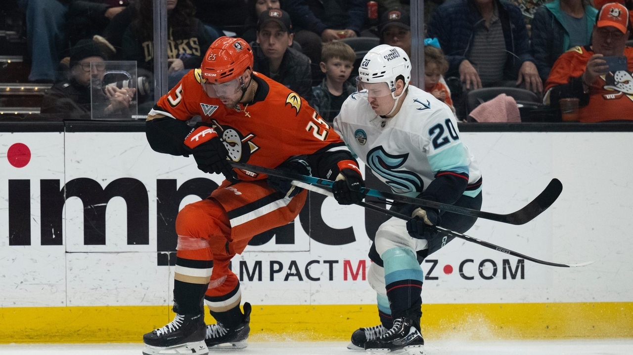 Ryan Poehling and the Anaheim Ducks agree to a 4-year, $15 million contract extension