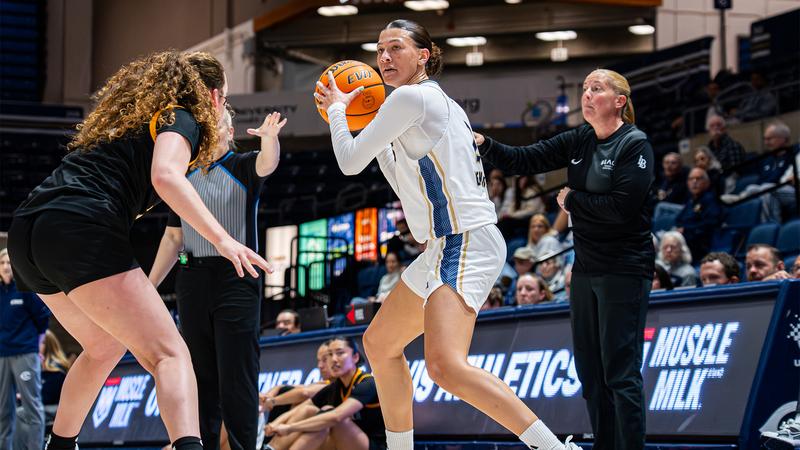 Women’s Basketball Wins Gritty Contest Against Beach; Set Up Top Two Matchup On Saturday