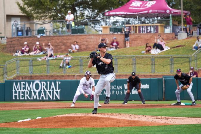 Baseball Drops Pair of Games at No. 22 Texas A&M Friday