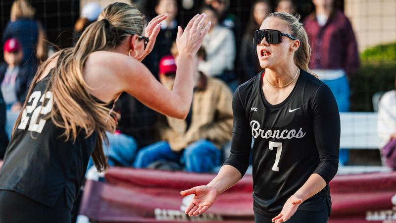 Broncos Go Unbeaten, Top No. 24 UAB on Day One of LBSU Invite