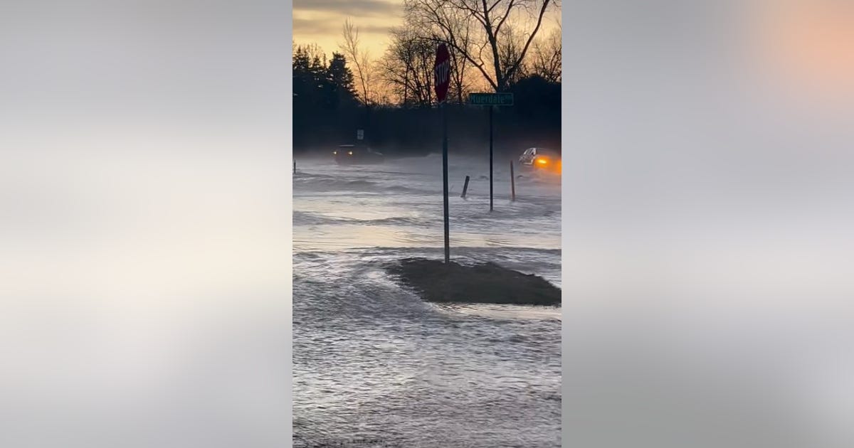 Water main break in Oakland County sparks boil water advisories, flooding